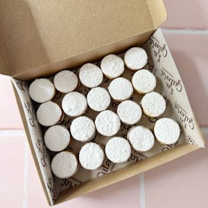 Caja para compartir minialfajores azucarados